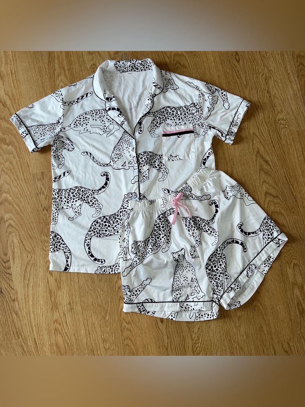 Women's 2-Piece Pajama Set Leopard Print Button Top Shorts M